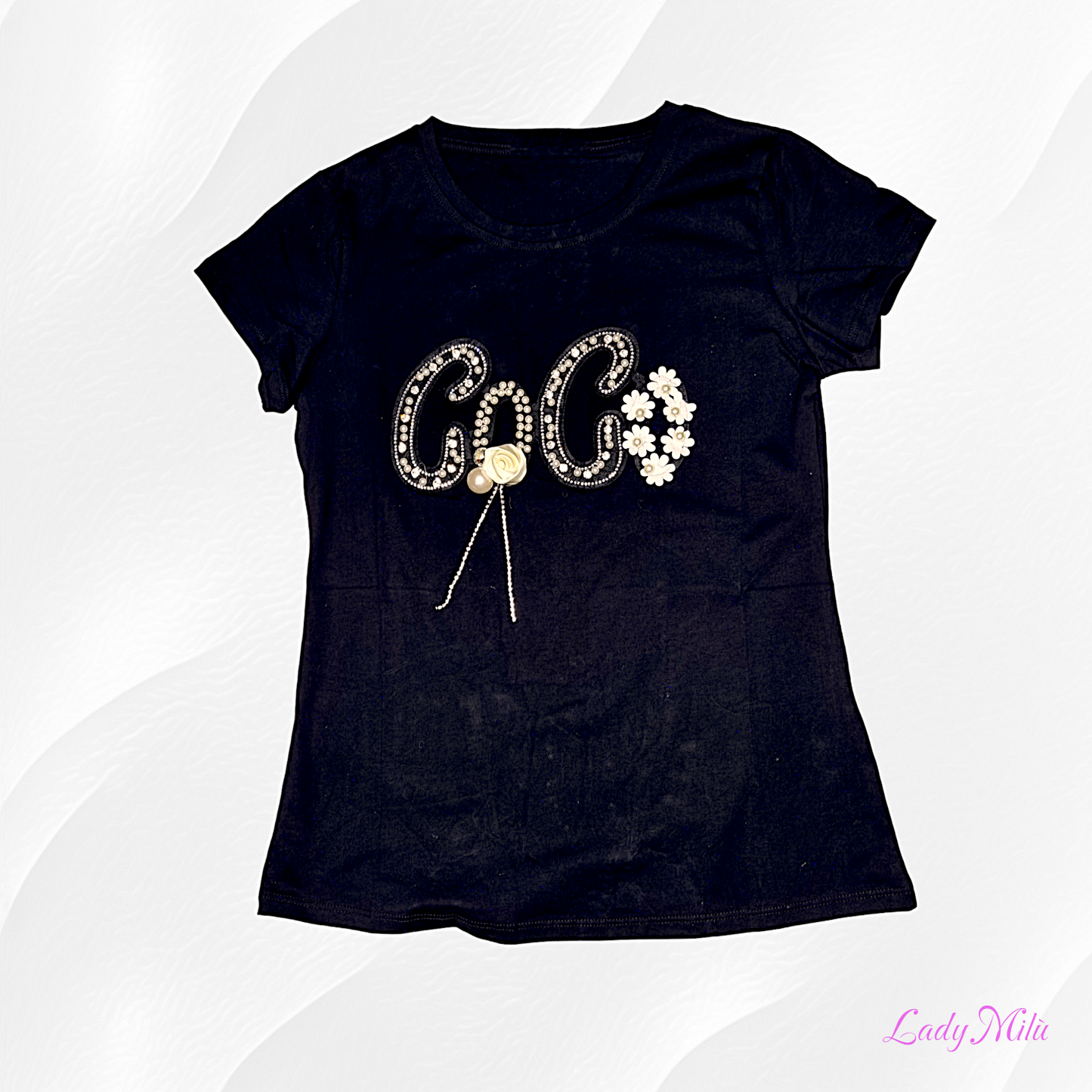 Tshirt nera con applicazioni gioiello