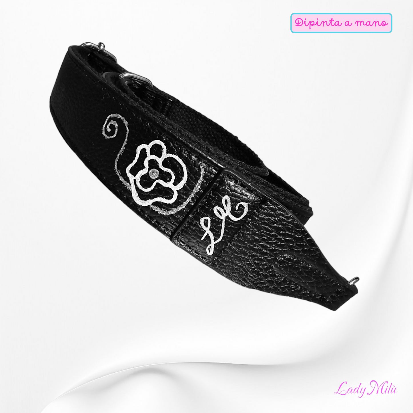 Borsa nera con fiori