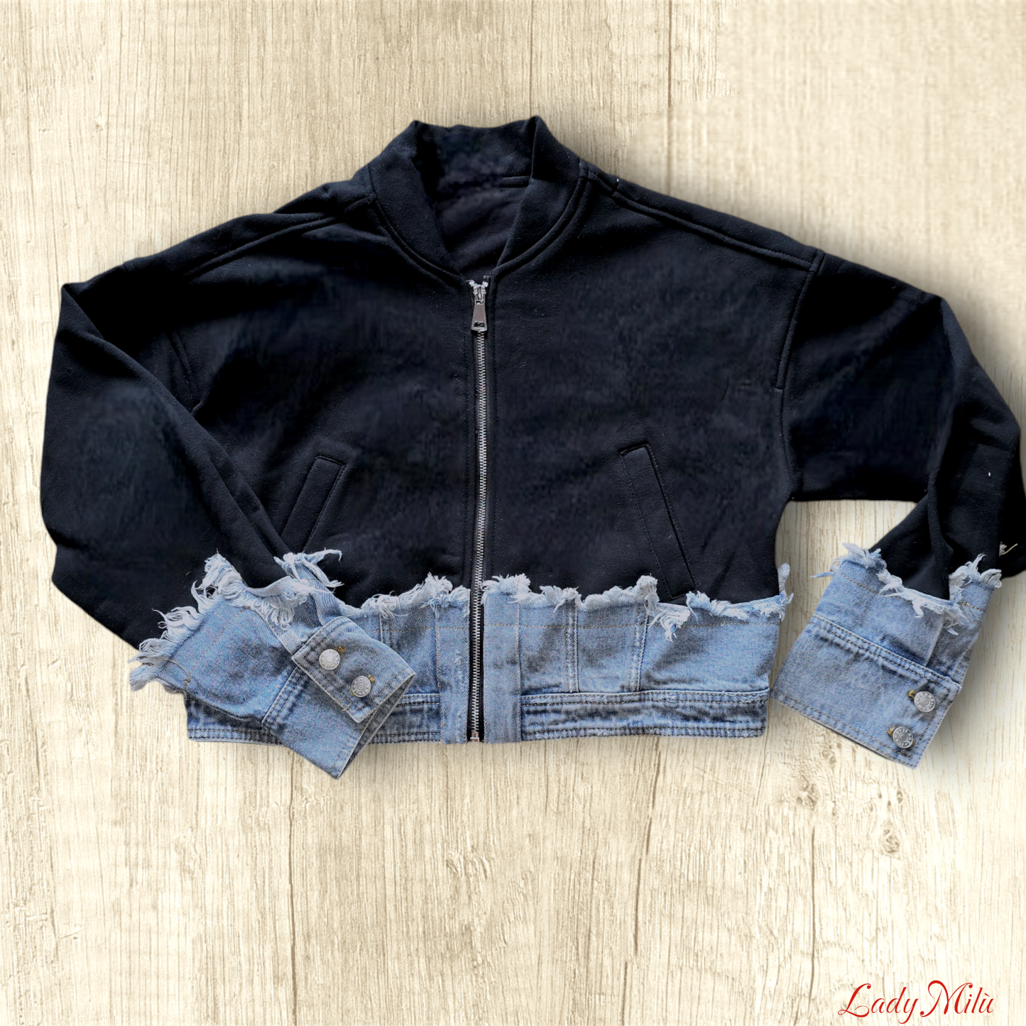 Felpa nera e jeans