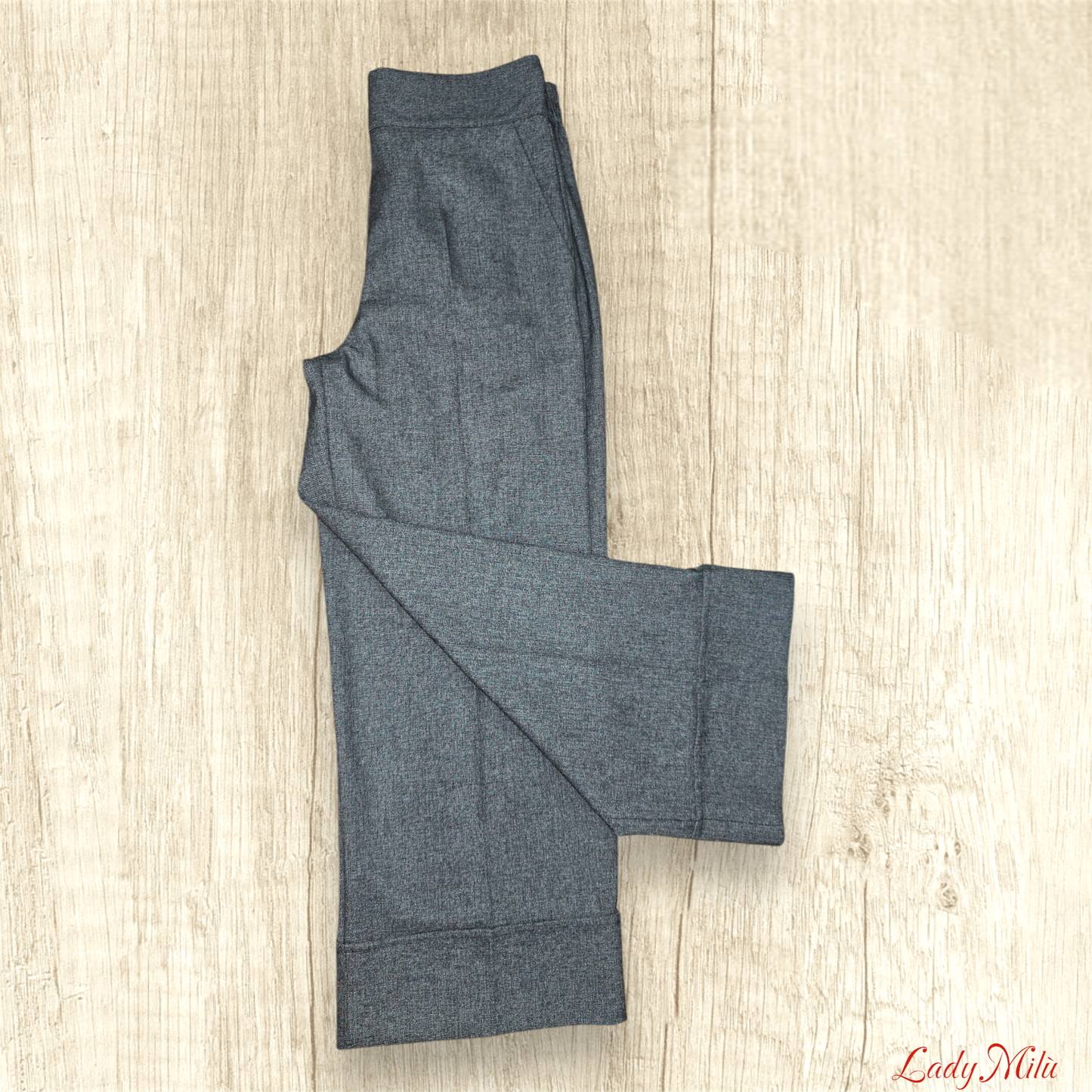 Pantalone grigio 3/4 con risvolto