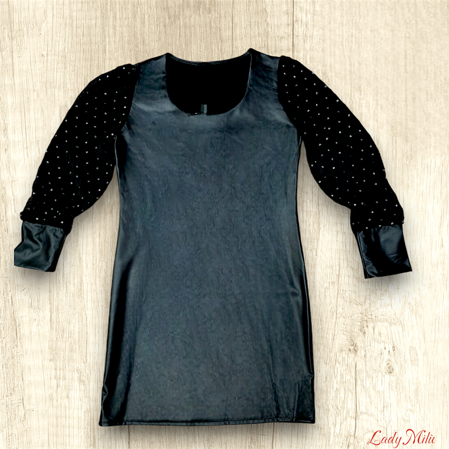 Abito ecopelle nero e maniche trasparenti con ricami pois glitter