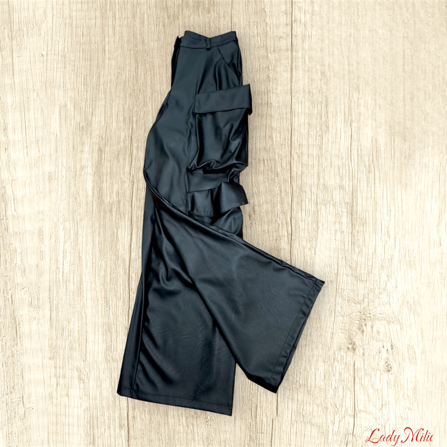 Pantalone ecopelle nero largo con tasconi - stile streetwear