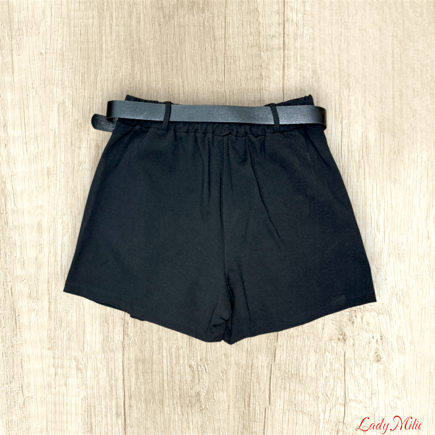 Minigonna nera con shorts