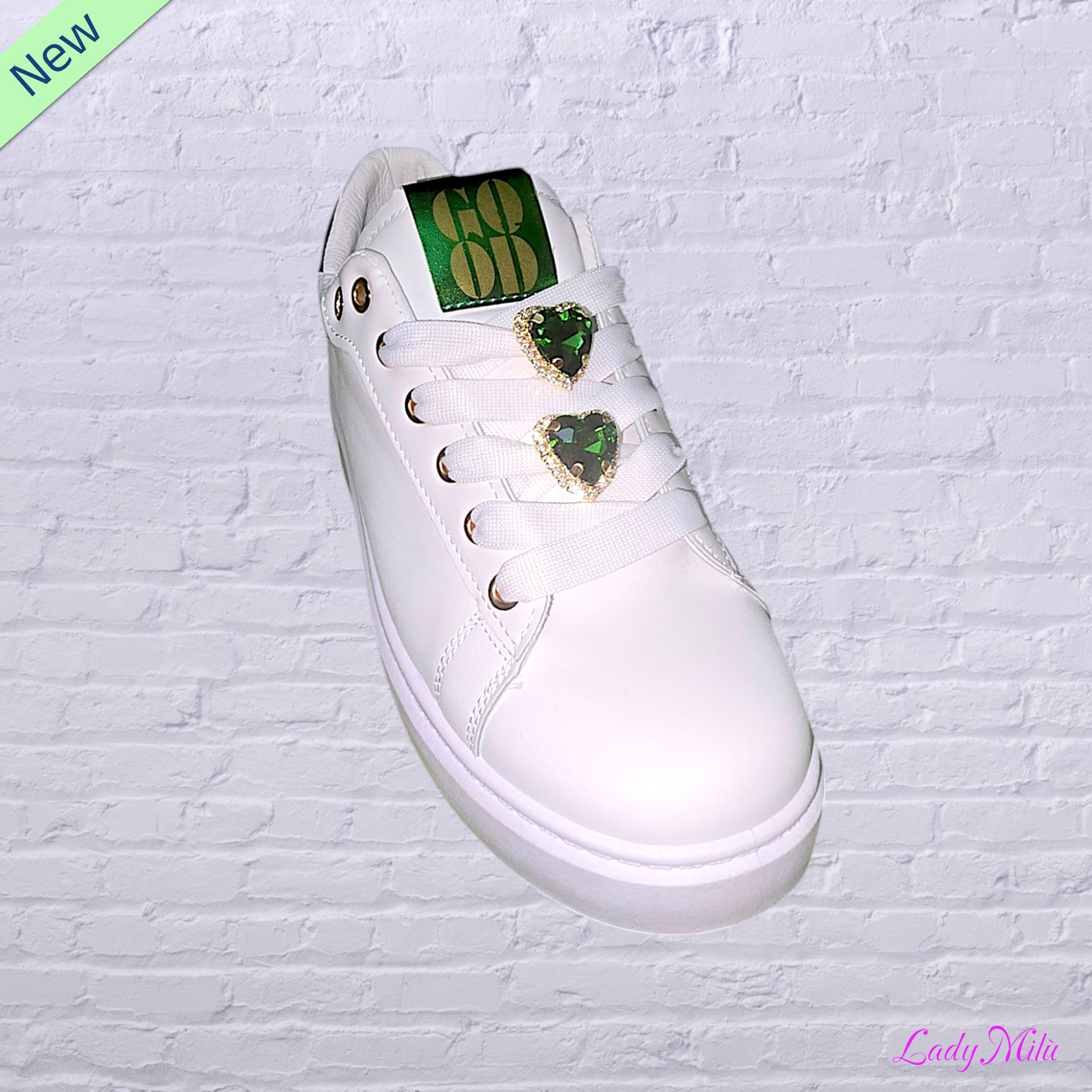 Sneakers bianche con applicazioni gioiello smeraldo