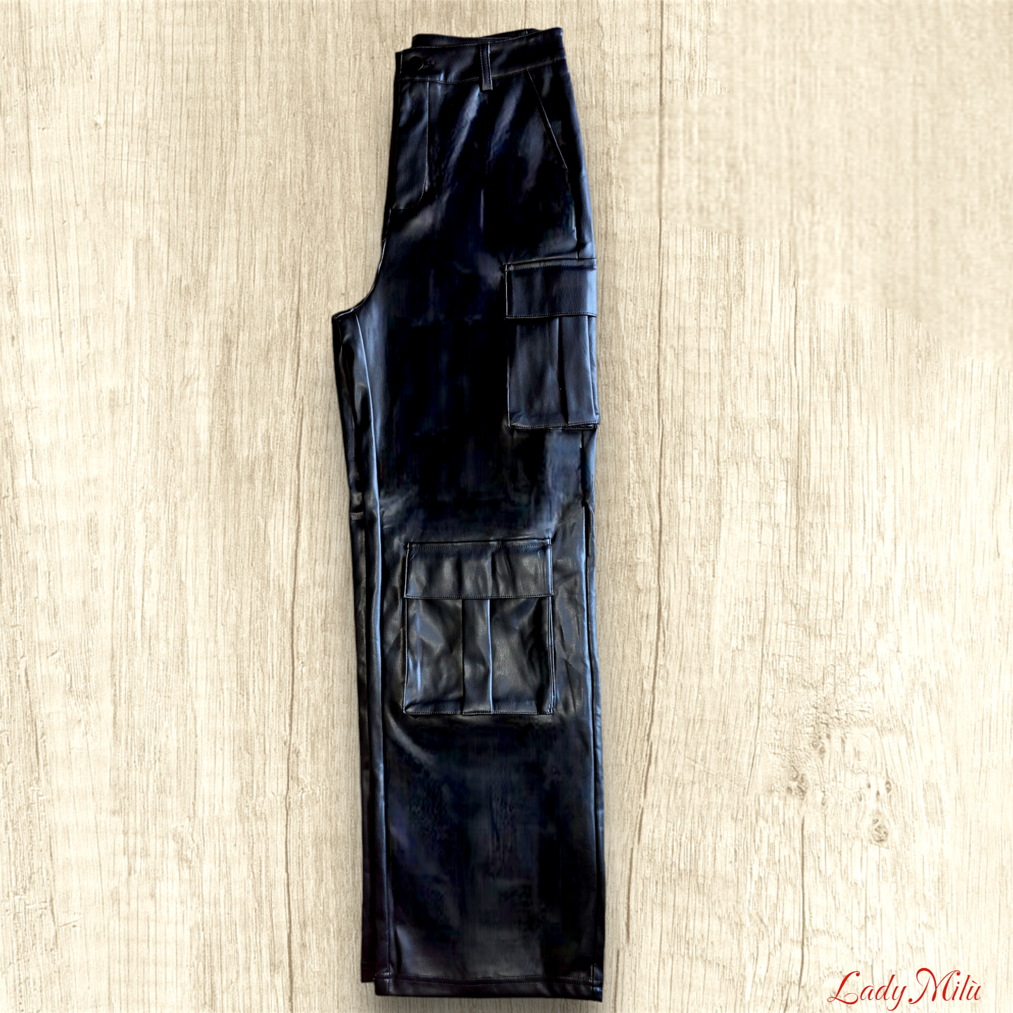 Pantalone ecopelle nero con tasconi