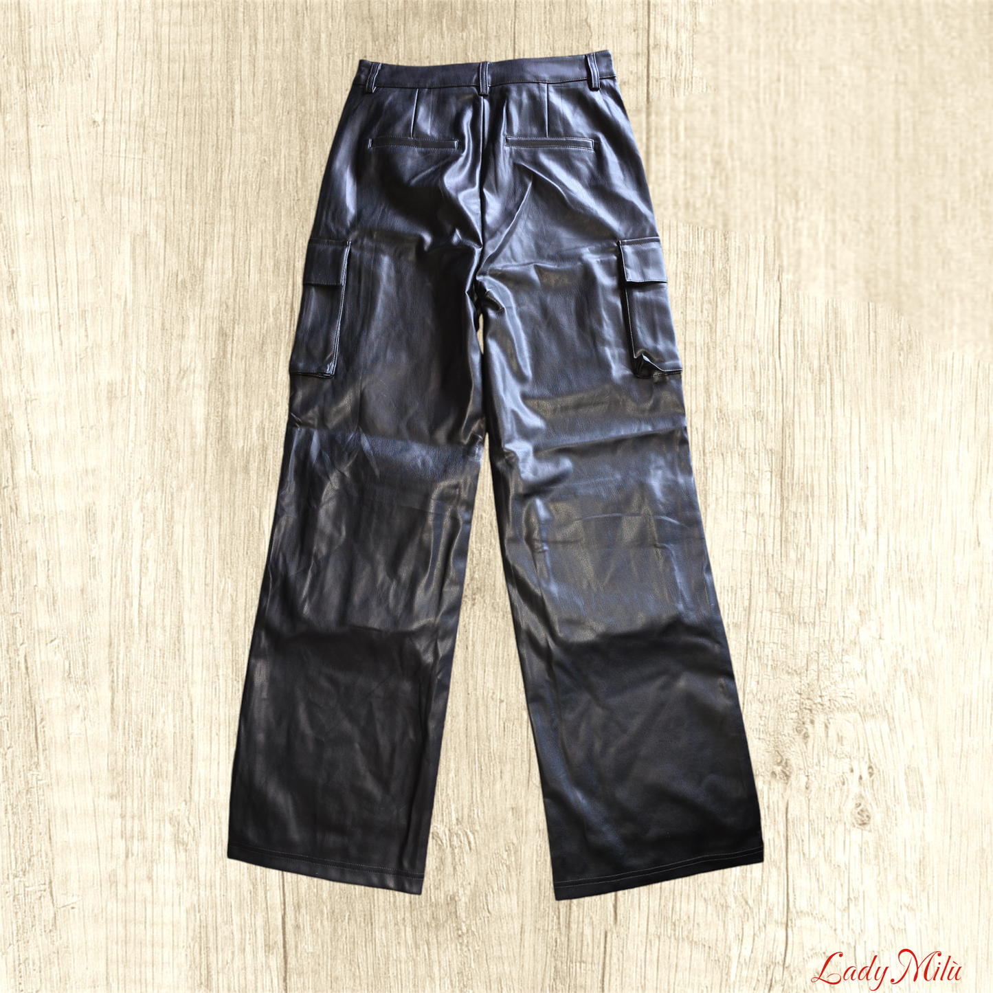 Pantalone ecopelle nero con tasconi