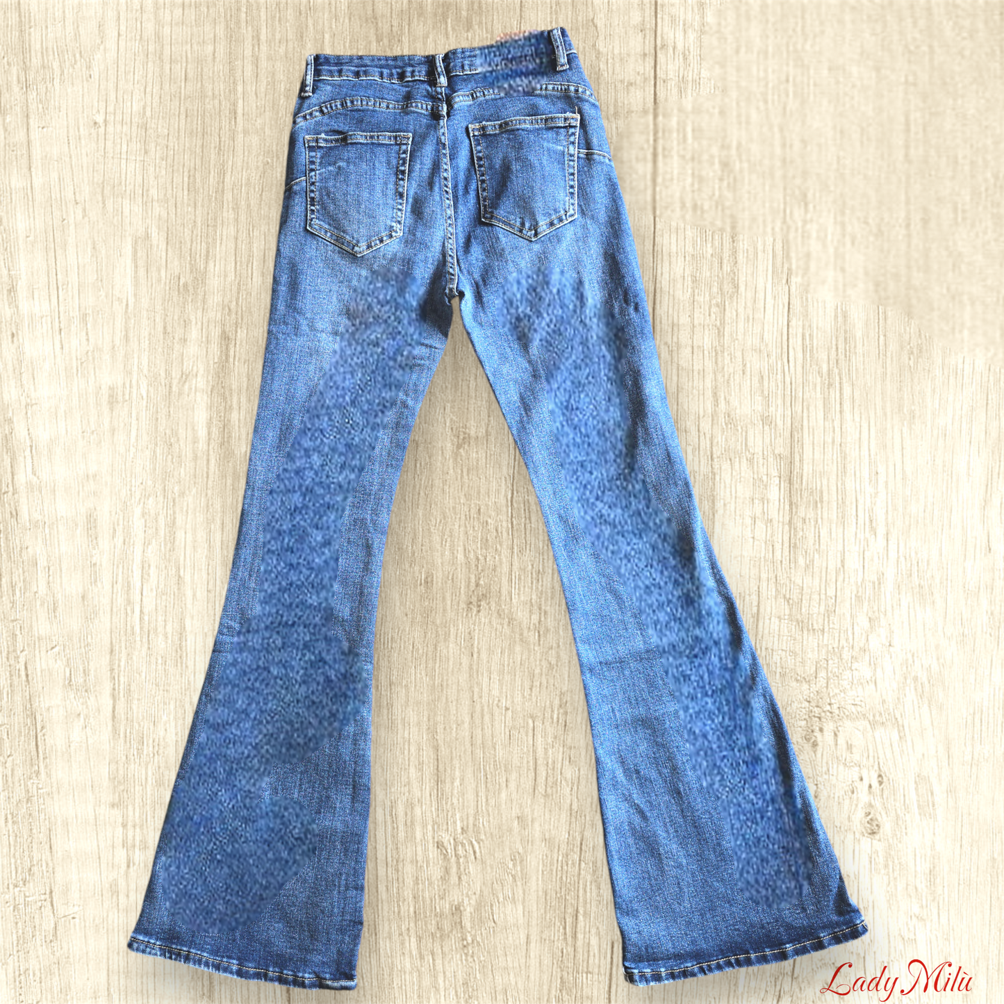 Jeans elasticizzato a zampa