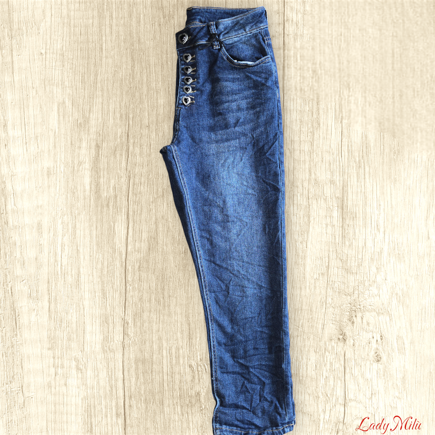 Jeans con bottoni a cuore