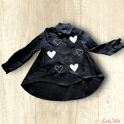 Camicia nera con cuori