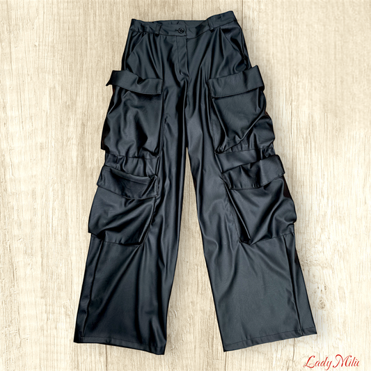 Pantalone ecopelle nero largo con tasconi - stile streetwear