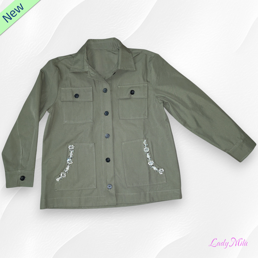 Casacca verde militare con applicazioni gioiello sui tasconi