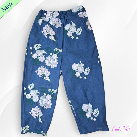 Jeans palloncino con fiori rosa