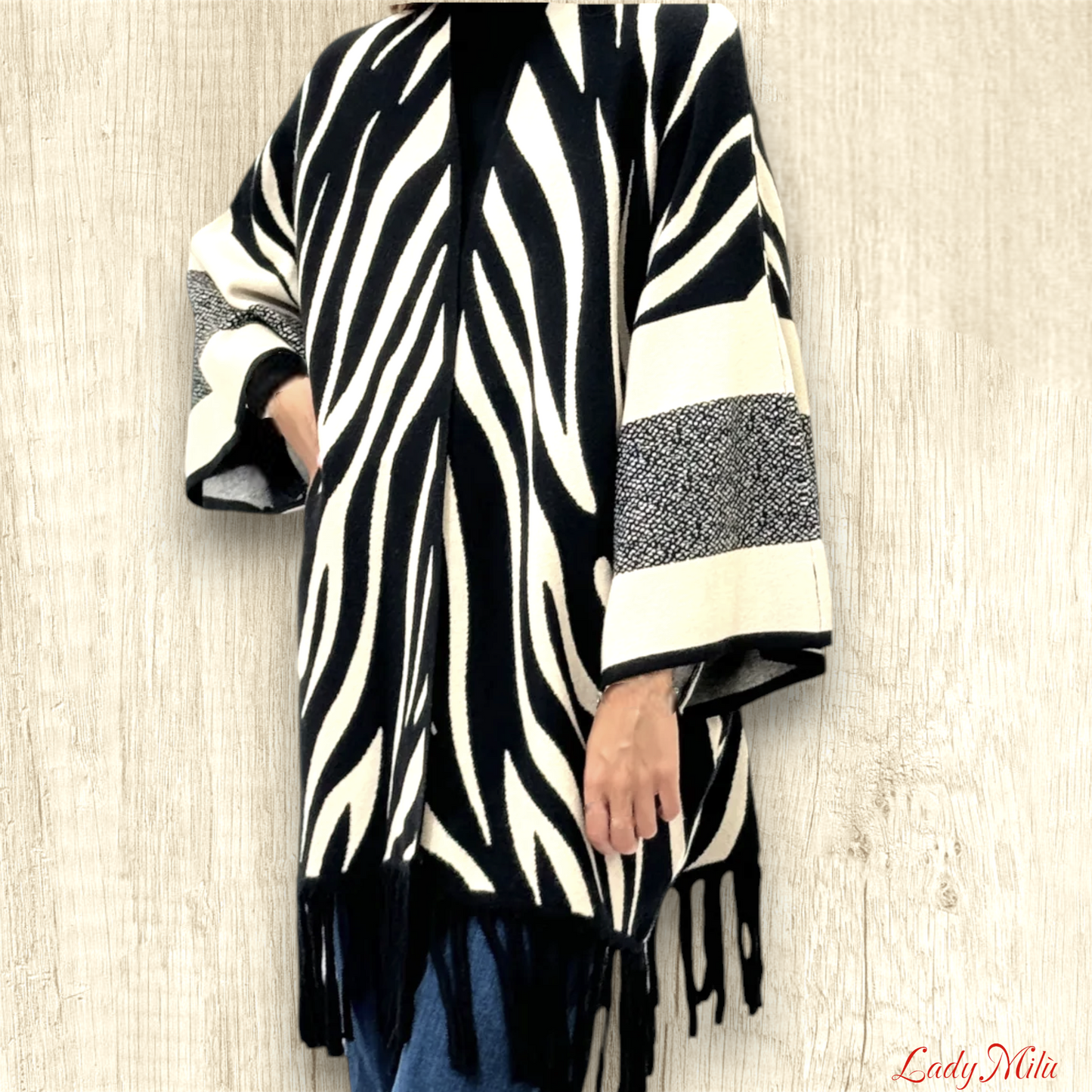 Poncho di maglia zebrato con frange