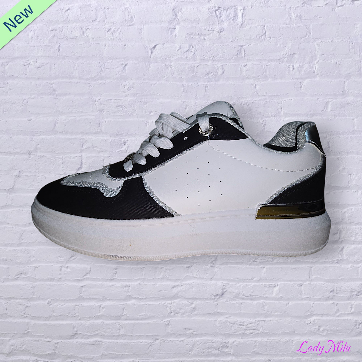 Sneakers bianche e nere