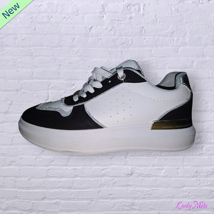 Sneakers bianche e nere
