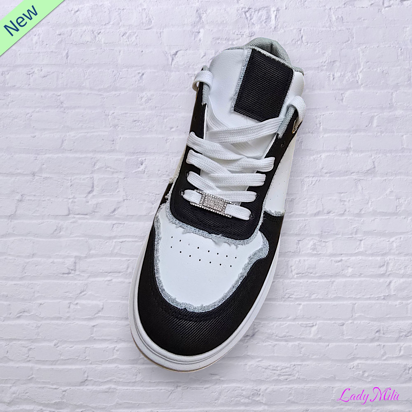 Sneakers bianche e nere