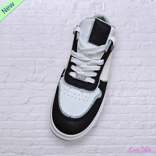Sneakers bianche e nere